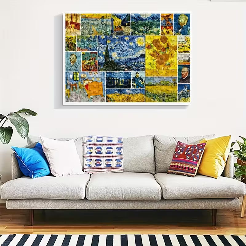 Интериорна визия с пъзел от 1000 части, изобразяващ колаж от известни картини на Ван Гог, окачен над светъл диван с декоративни възглавници в уютна всекидневна.