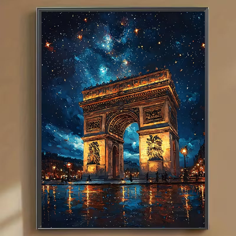 Декоративна картина в рамка с илюстрация на Триумфалната арка в Париж през нощта, осветена от улични светлини, със звездно небе и отражения върху мокрия паваж.