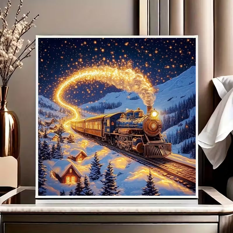 Декоративна картина с илюстрация на парен влак, преминаващ през заснежен планински пейзаж през нощта, със светеща златиста следа и уютни къщички.