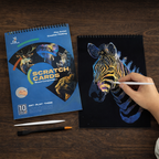 Скреч картина с изображение на зебра, процес на изстъргване с инструмент върху черен фон