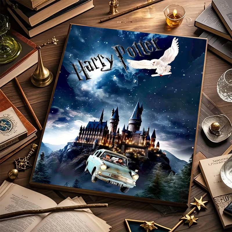 Декоративна картина с фантазна сцена, вдъхновена от магически свят, замък под звездно небе, летящ автомобил и бяла сова, подредена сред книги и винтидж аксесоари.